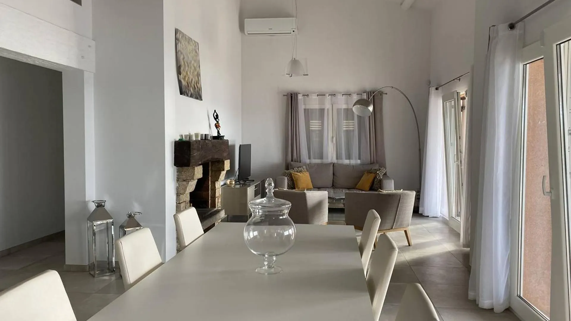 Villa Avec Piscine A Debordement Et Climatisation, Cote D'Azur - Fr-1-768-71 雷以桑布尔