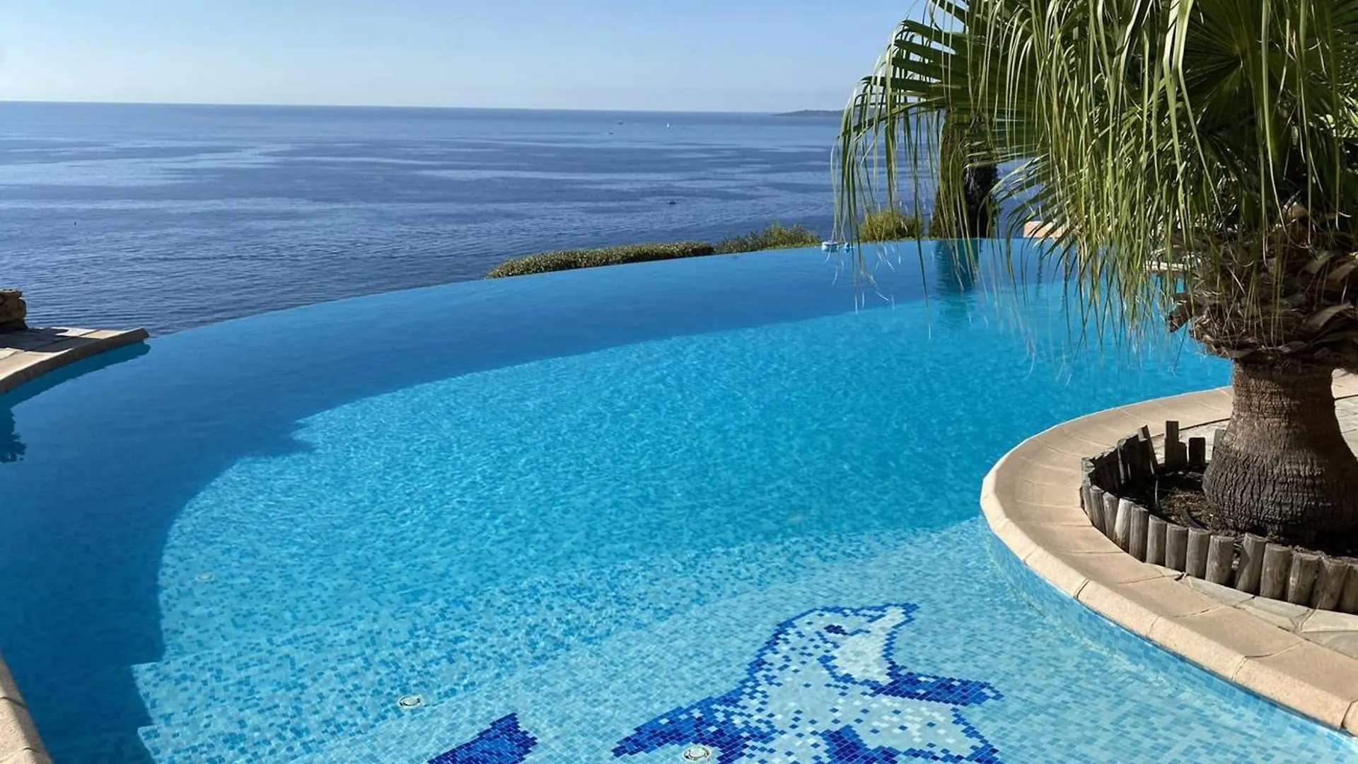 Villa Avec Piscine A Debordement Et Climatisation, Cote D'Azur - Fr-1-768-71 雷以桑布尔