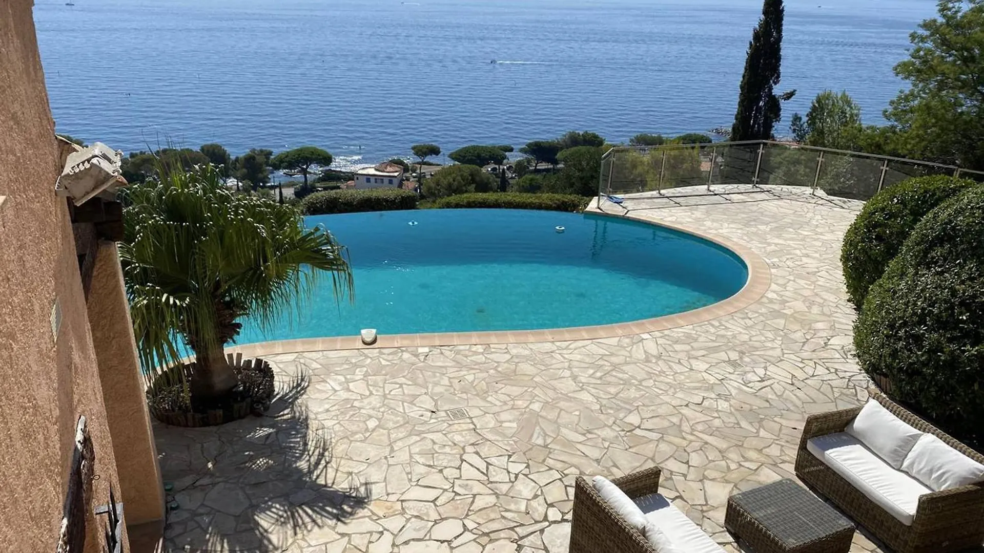Villa Avec Piscine A Debordement Et Climatisation, Cote D'Azur - Fr-1-768-71 雷以桑布尔